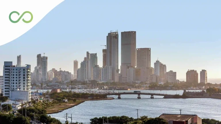 edificios en cartagena y lago puente sobre el agua Cuánto cuesta la construcción sostenible en Colombia en 2026 green loop