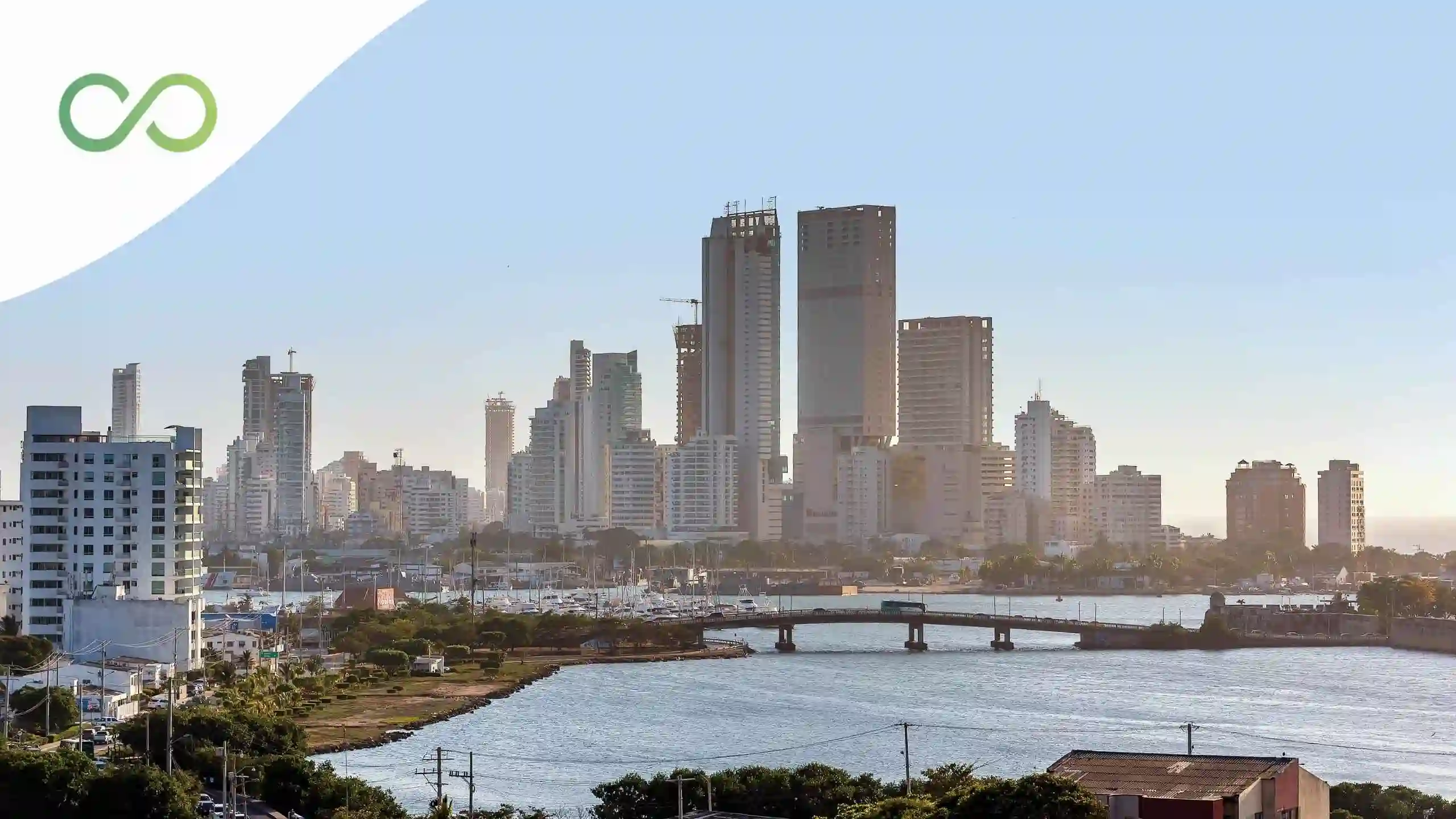 edificios en cartagena y lago puente sobre el agua Cuánto cuesta la construcción sostenible en Colombia en 2026 green loop