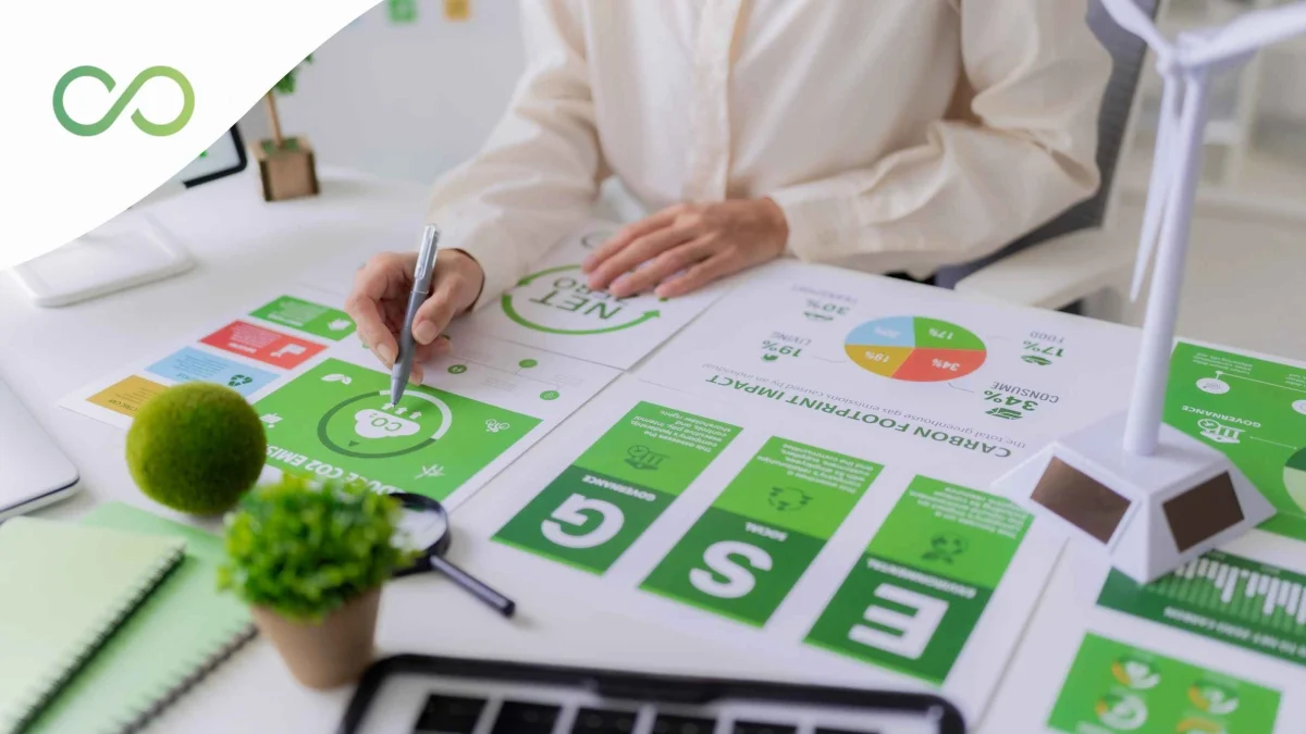 Persona analizando gràficos para un hotel sin huella de carbono Costos y tiempos realistas green loop